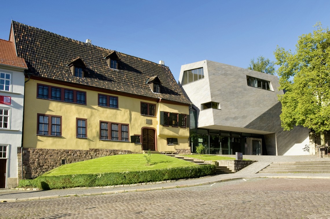Ansicht des Bachhauses Eisenach mit Neubau